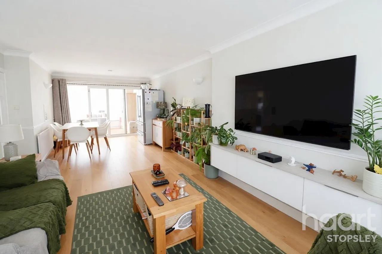 Forrest Crescent, Luton, LU2, photo 12