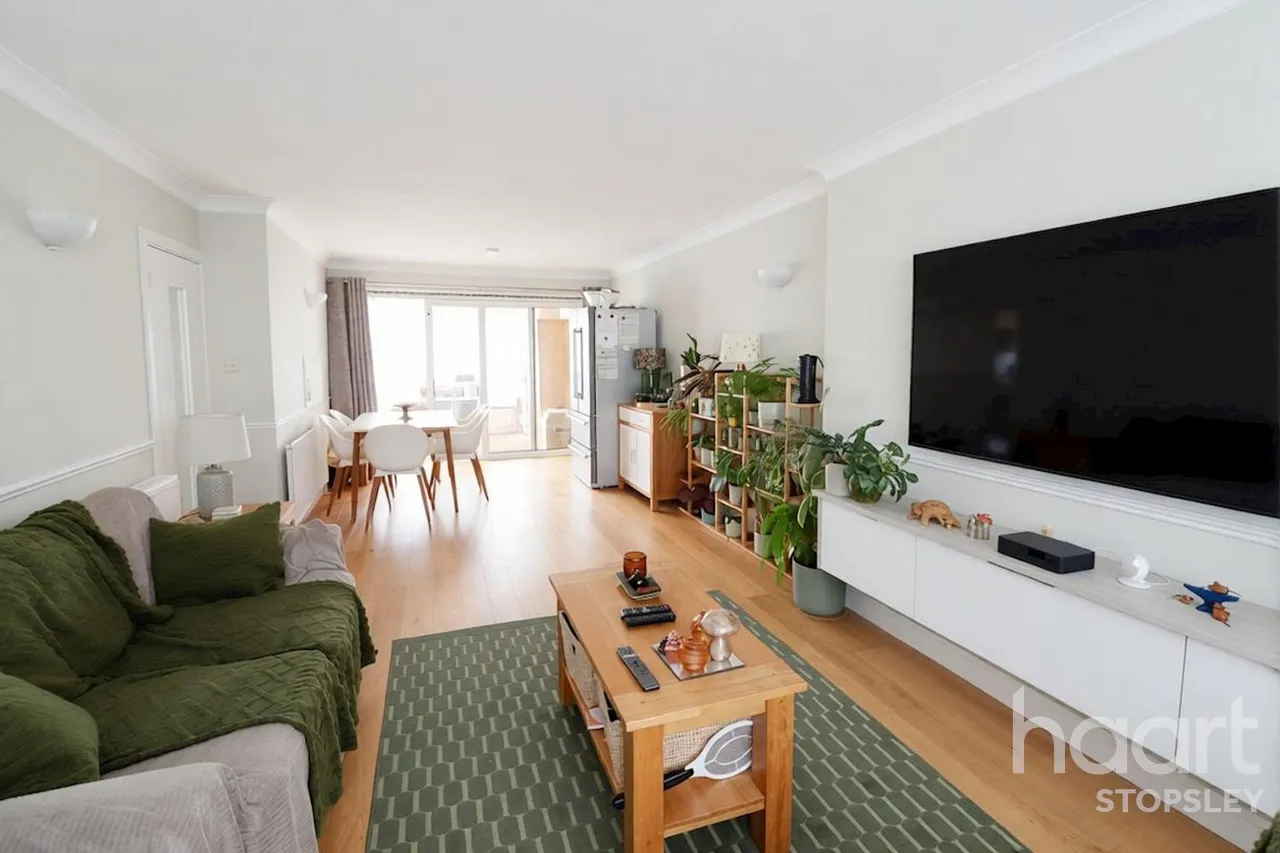 Forrest Crescent, Luton, LU2, photo 2