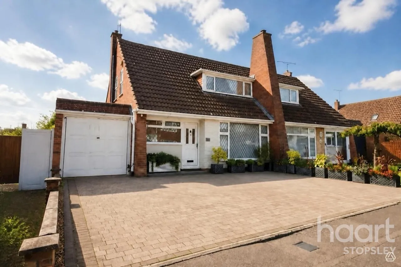 2 bed chalet for sale, Forrest Crescent, Luton, LU2