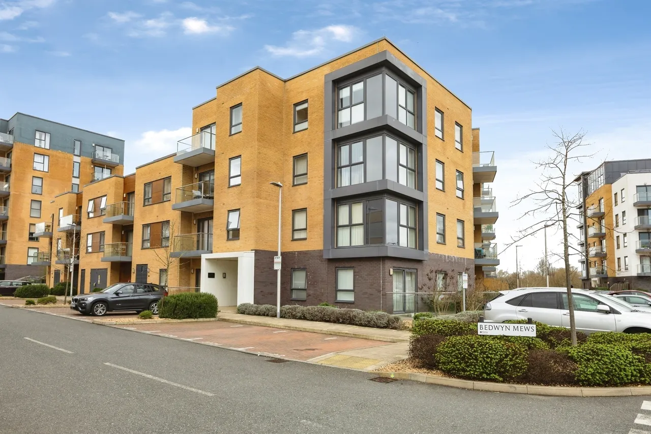 2 bed flat for sale — Bedwyn Mews, READING