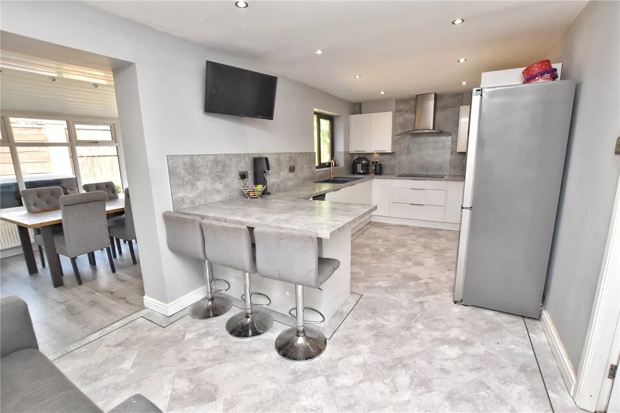 Forest View, Shawclough, OL12, photo 4