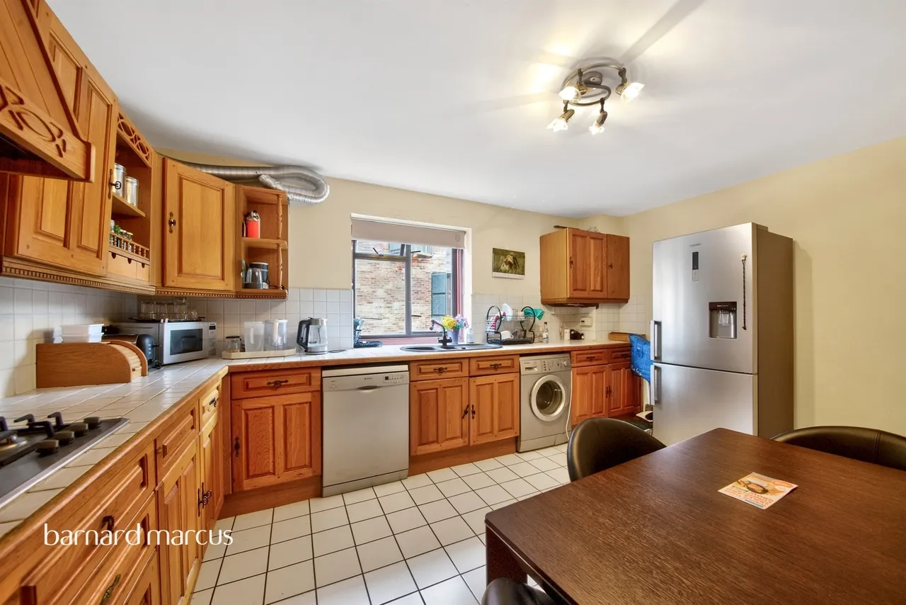 Holden Avenue, London, N12, photo 11