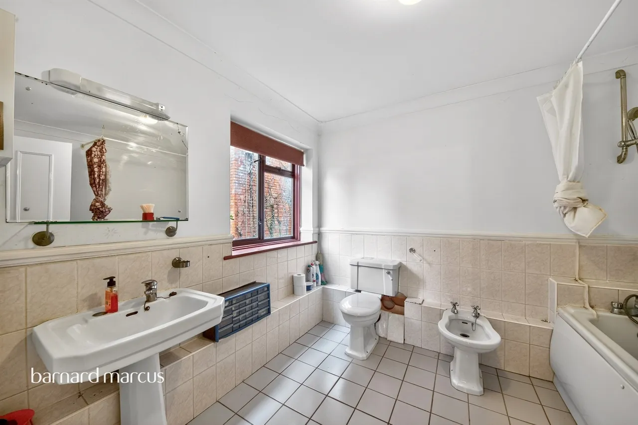 Holden Avenue, London, N12, photo 6