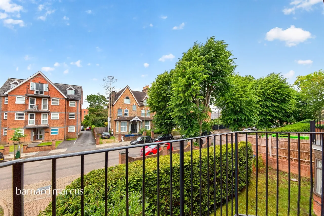 Holden Avenue, London, N12, photo 4