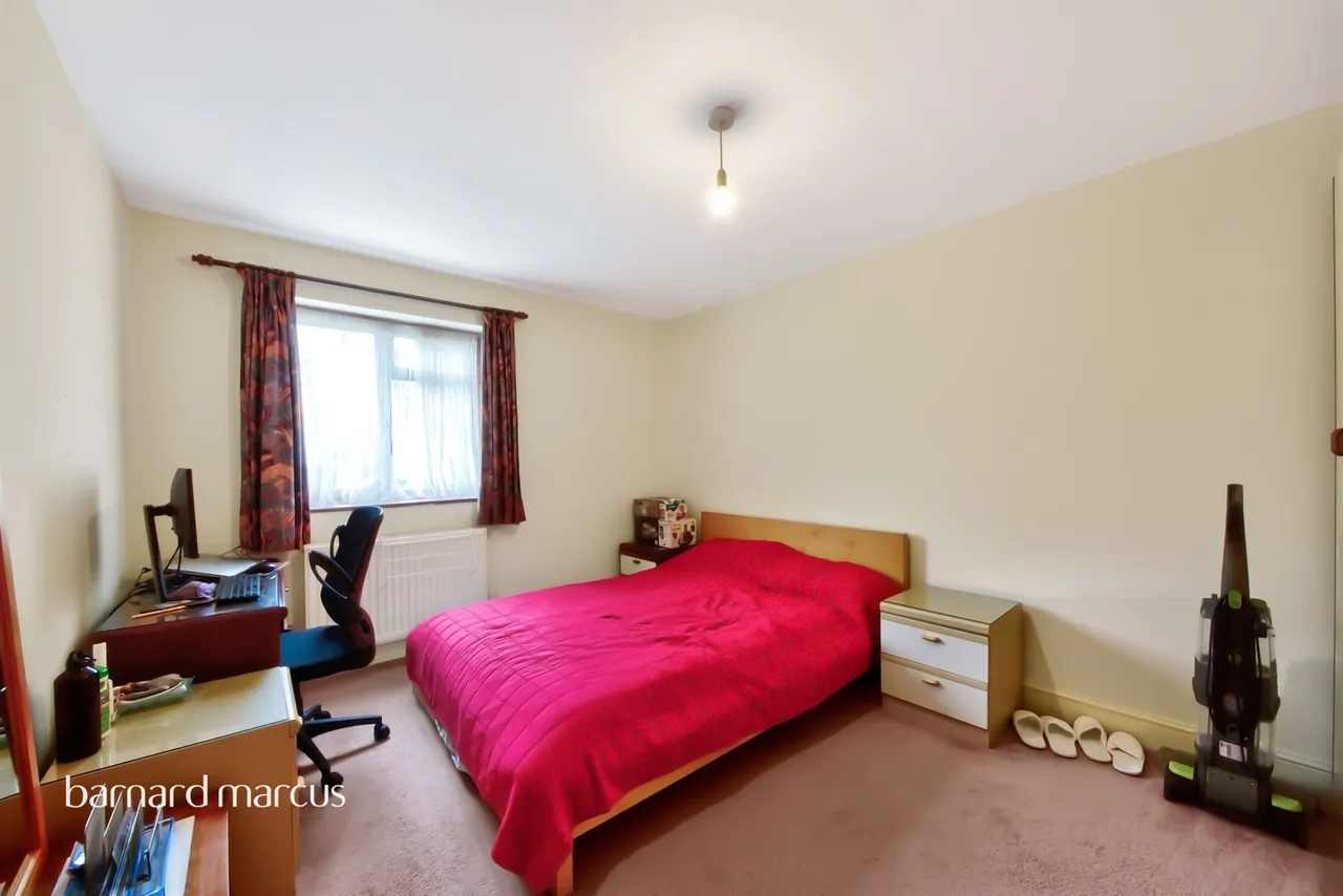 Holden Avenue, London, N12, photo 7