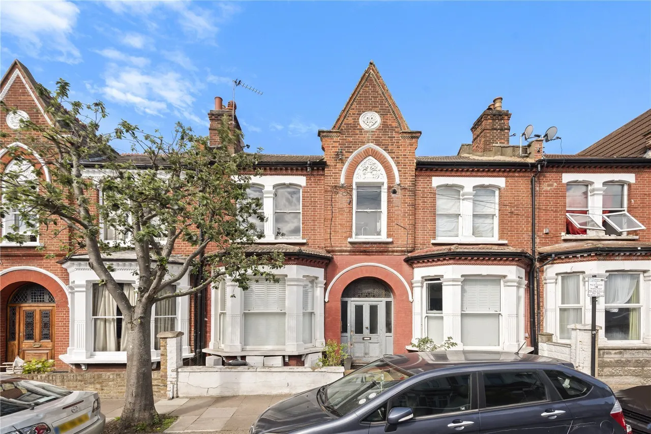 2 bed flat for sale, Foulser Road, London, SW17