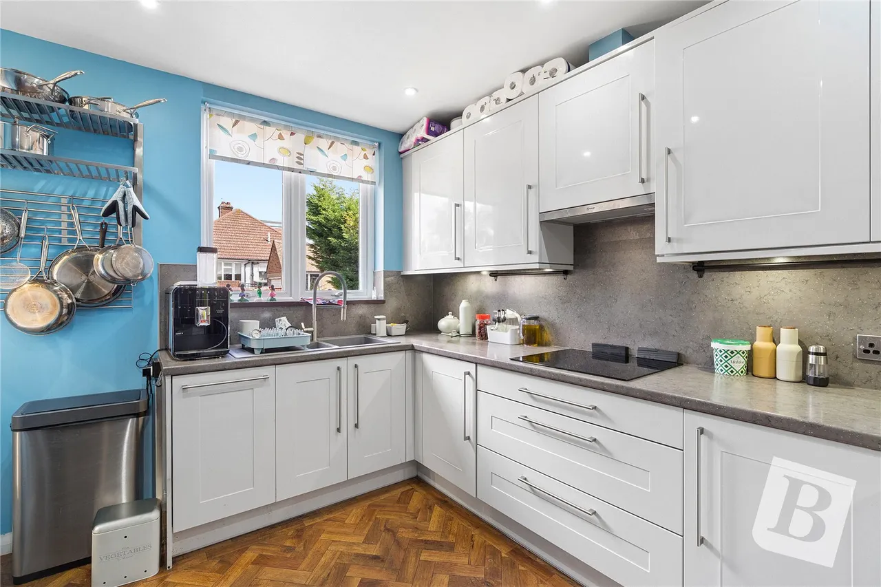 Masefield Drive, Upminster, RM14, photo 12