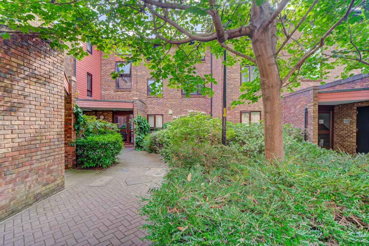Allendale Close, London, photo 9