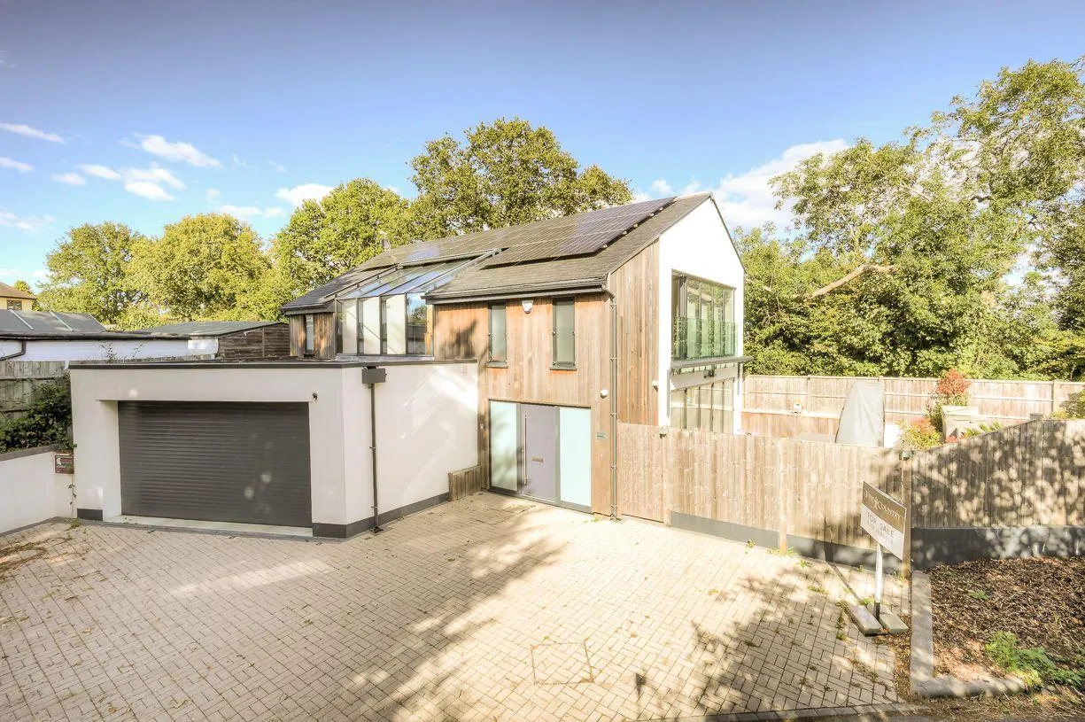 New Road, Lambourne End, RM4, photo 24