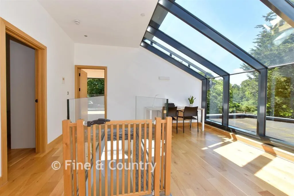 New Road, Lambourne End, RM4, photo 10