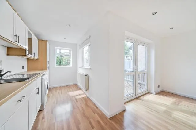 Prince Andrew Way, Ascot, SL5, photo 13