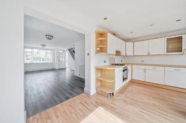Prince Andrew Way, Ascot, SL5, photo 7