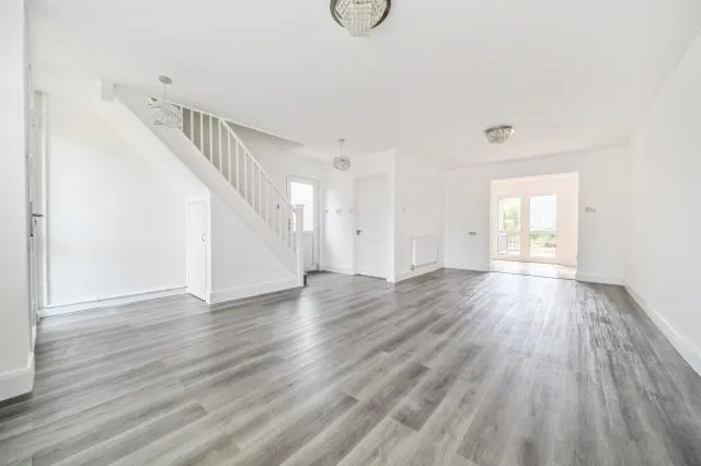 Prince Andrew Way, Ascot, SL5, photo 2