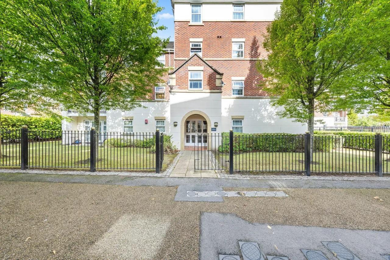 2 bed flat for sale — Lincoln Court Seattle Close, Great Sankey, Warrington, Warrington, WA5 8DF