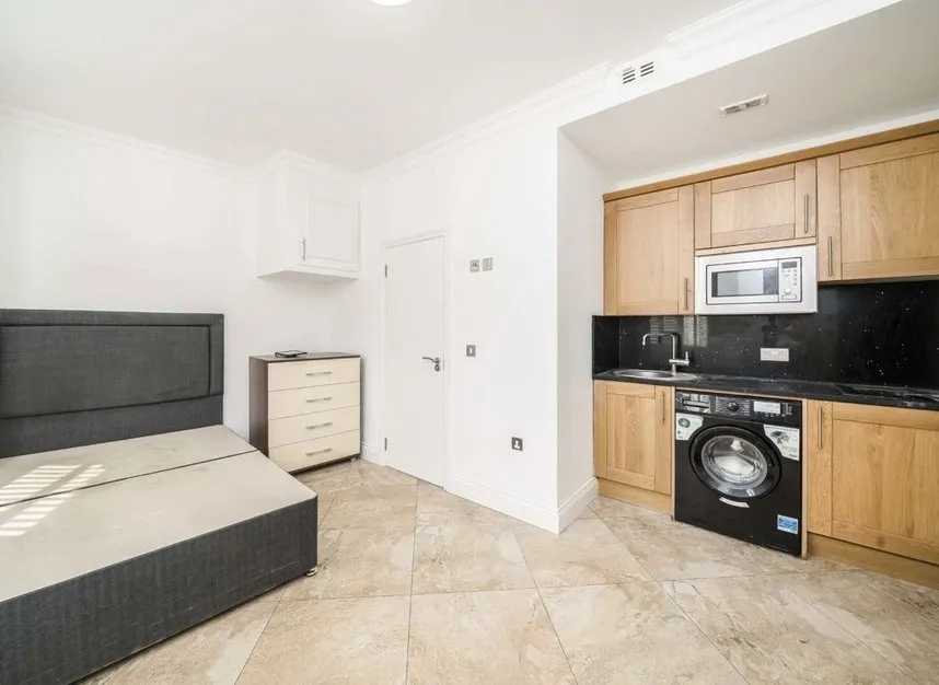 High Street, Acton, W3, photo 5