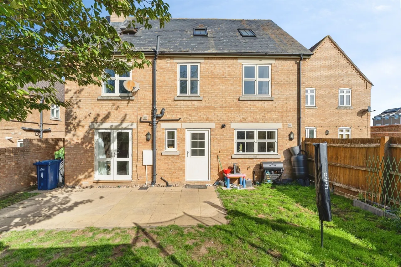 Hive End Court, Chatteris, PE16, photo 2