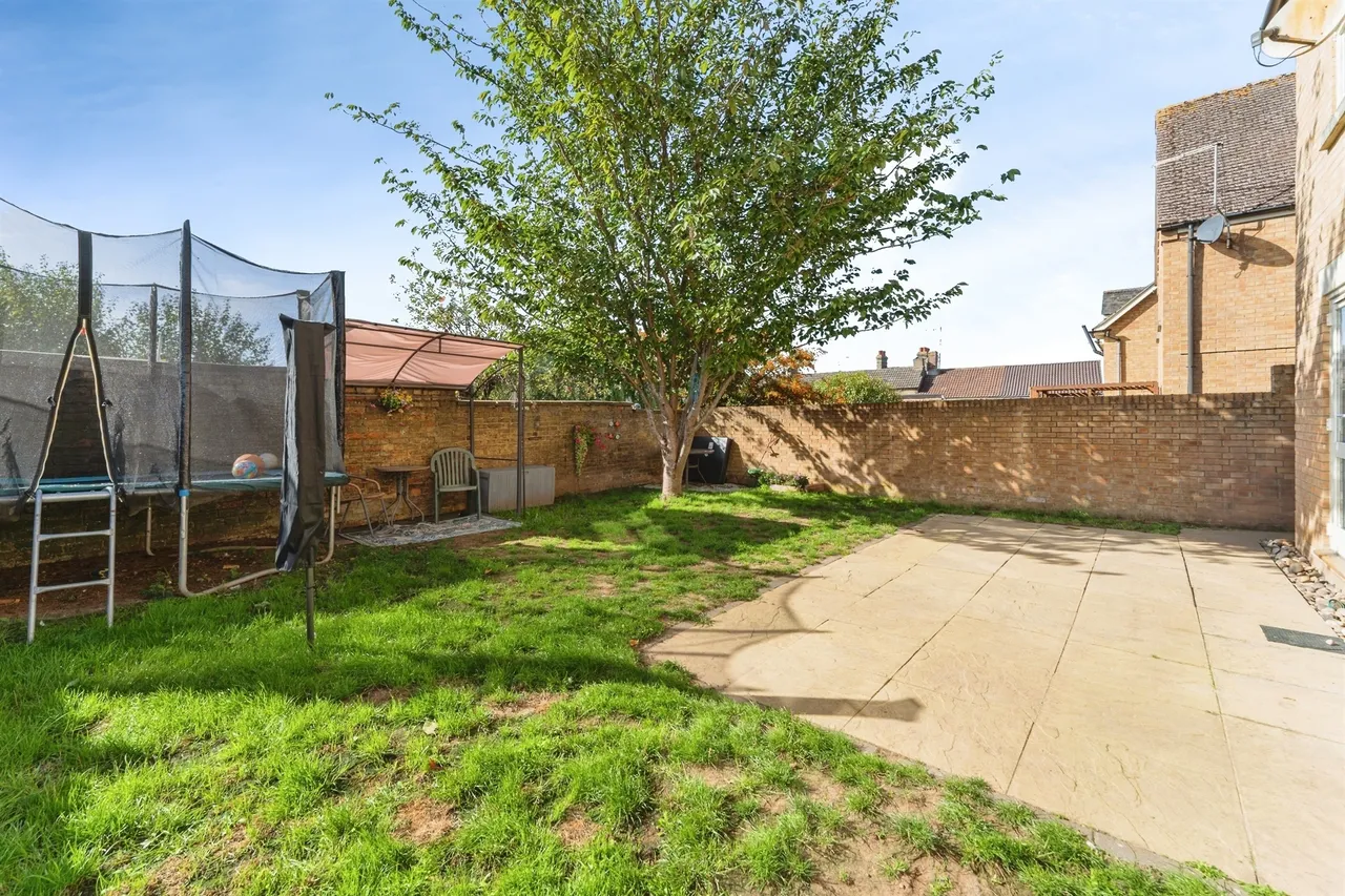 Hive End Court, Chatteris, PE16, photo 3