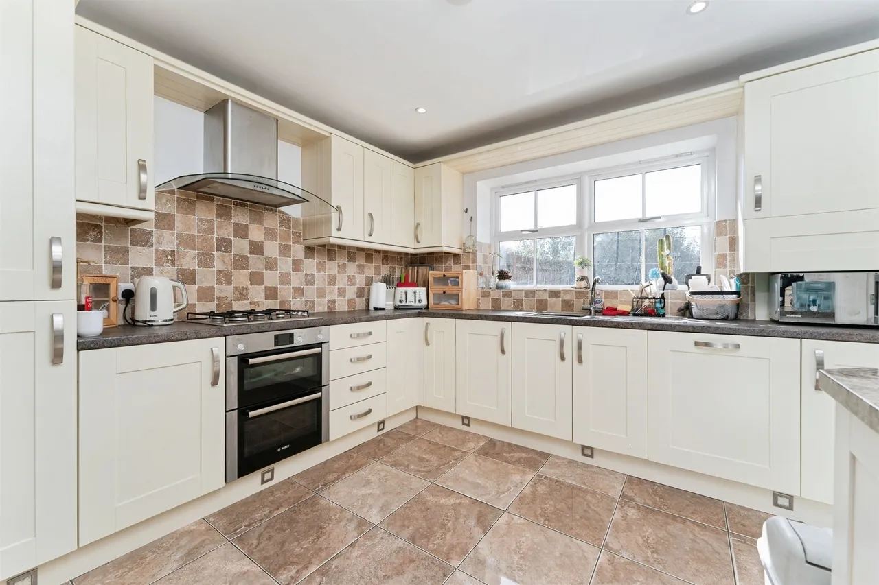 Hive End Court, Chatteris, PE16, photo 5