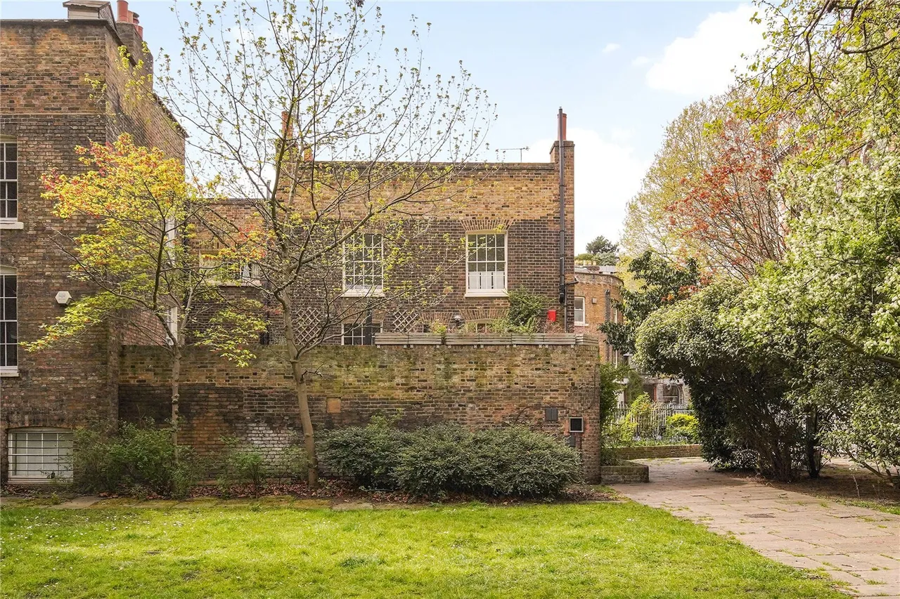 3 bed flat for sale, Clerkenwell Close, London, EC1R