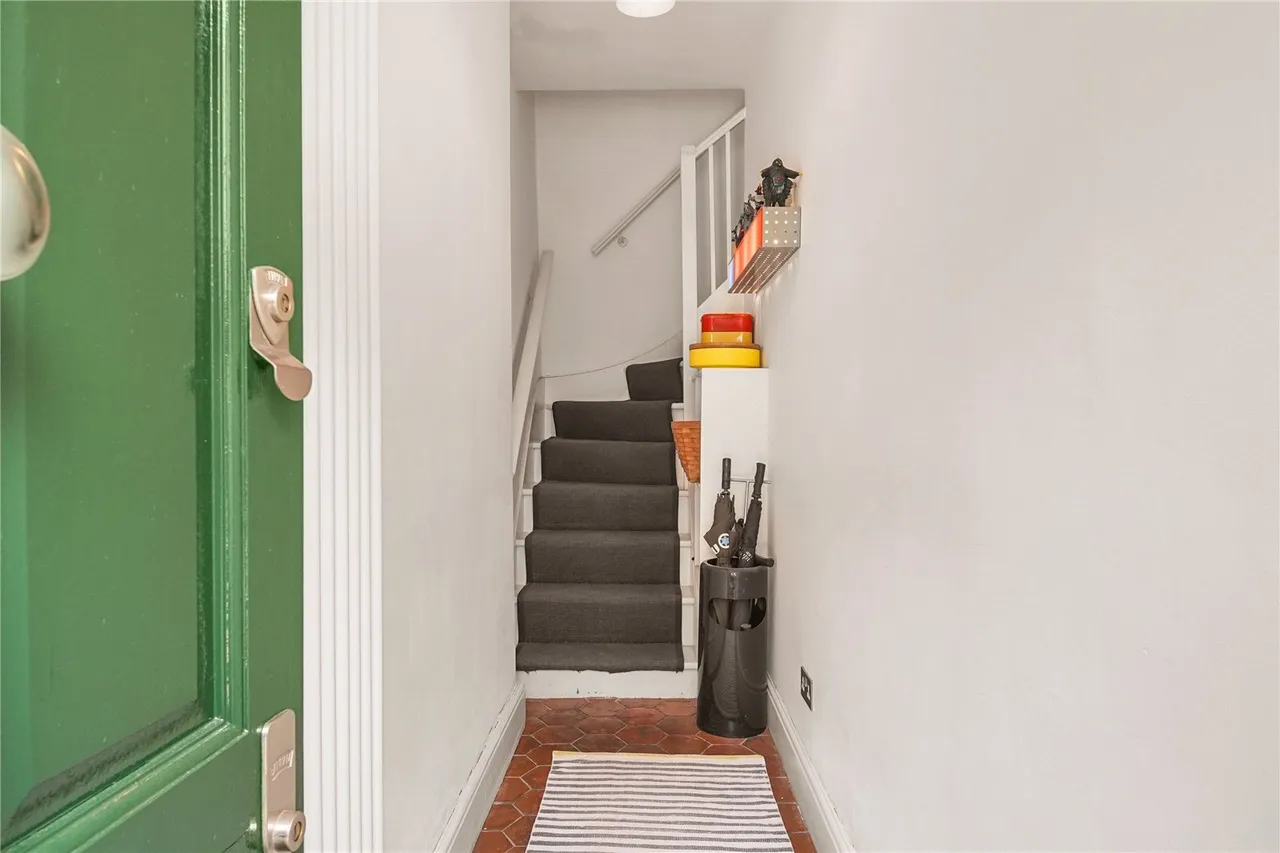 Clerkenwell Close, London, EC1R, photo 9