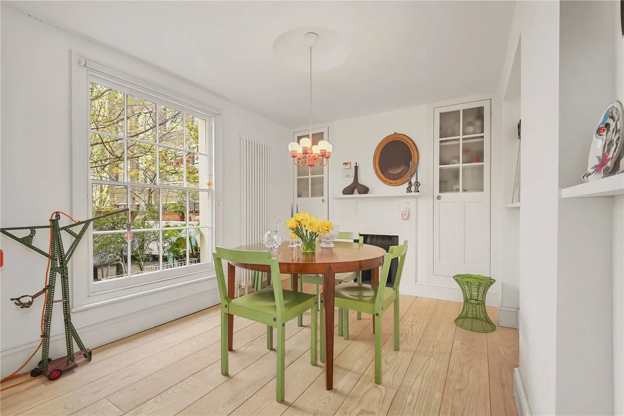 Clerkenwell Close, London, EC1R, photo 2