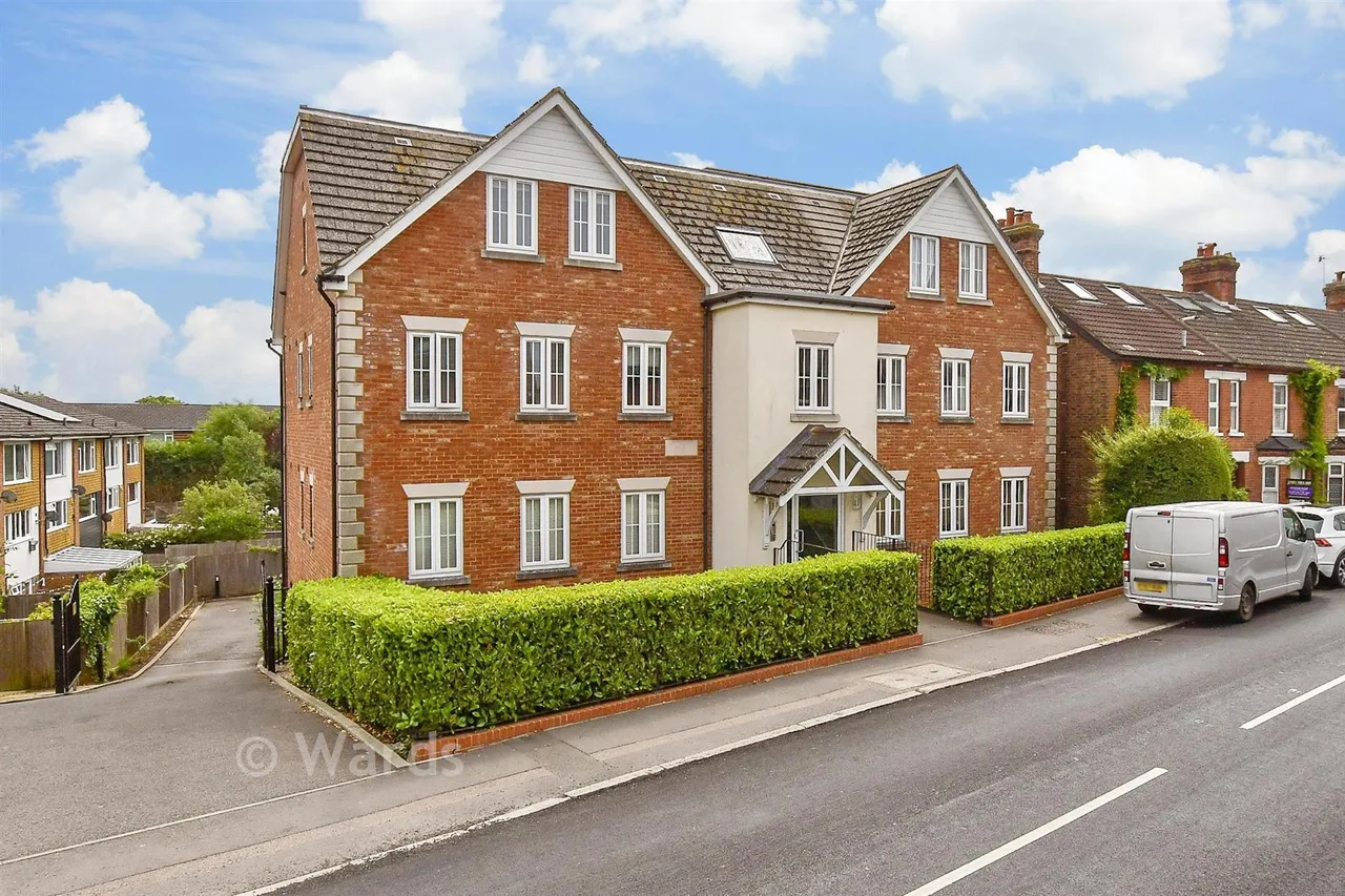 2 bed flat for sale, Shipbourne Road, Tonbridge, TN10