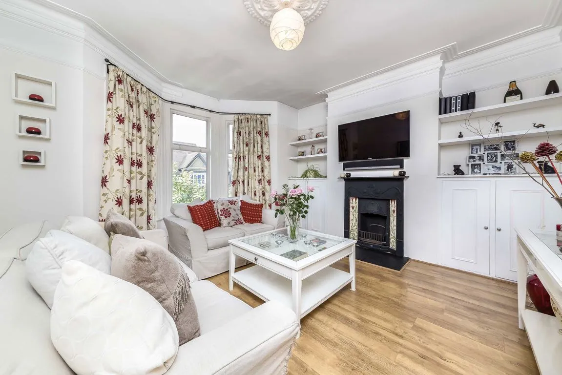 2 bed flat to rent, Radbourne Road, SW12