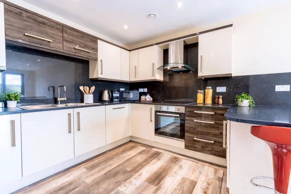 3 bed flat to rent, Ecco