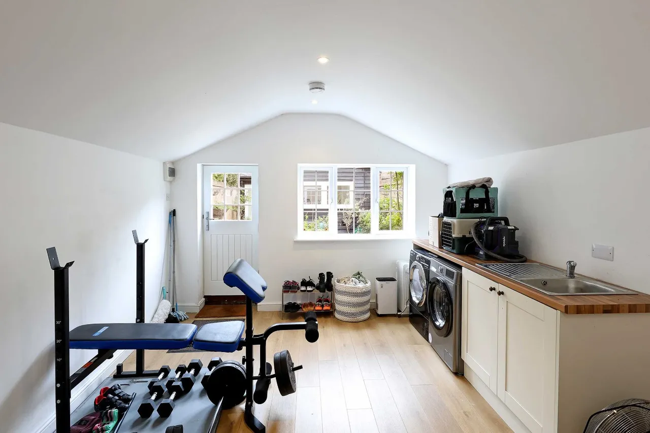 Aylesbury End, Beaconsfield, HP9, photo 8