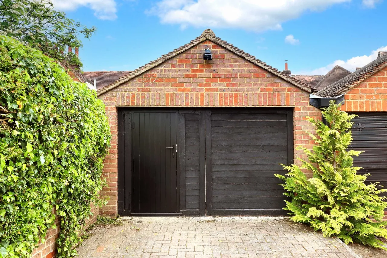 Aylesbury End, Beaconsfield, HP9, photo 14