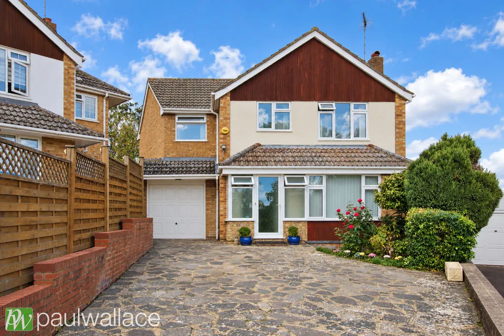 4 bed house for sale, Goldington Close, Hoddesdon, EN11