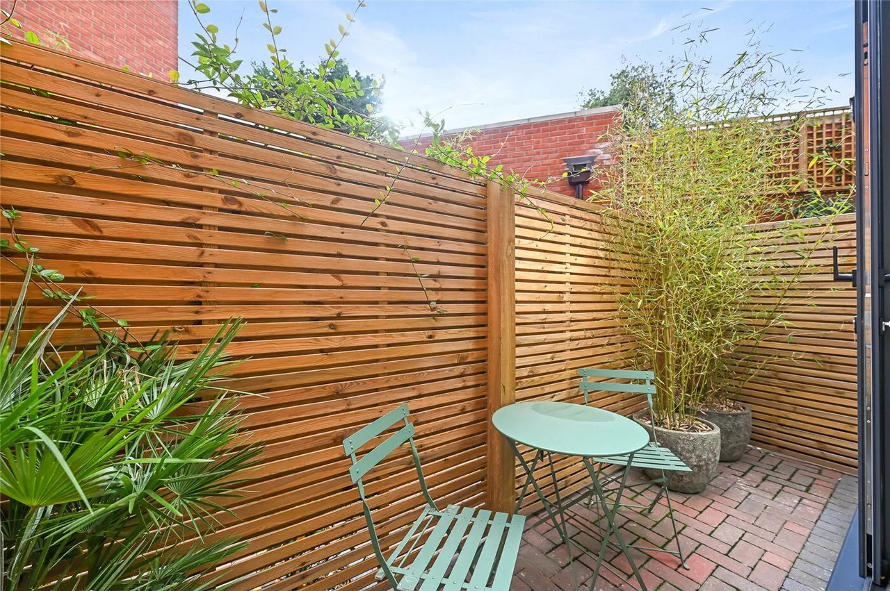 Jeddo Road, London, W12, photo 2