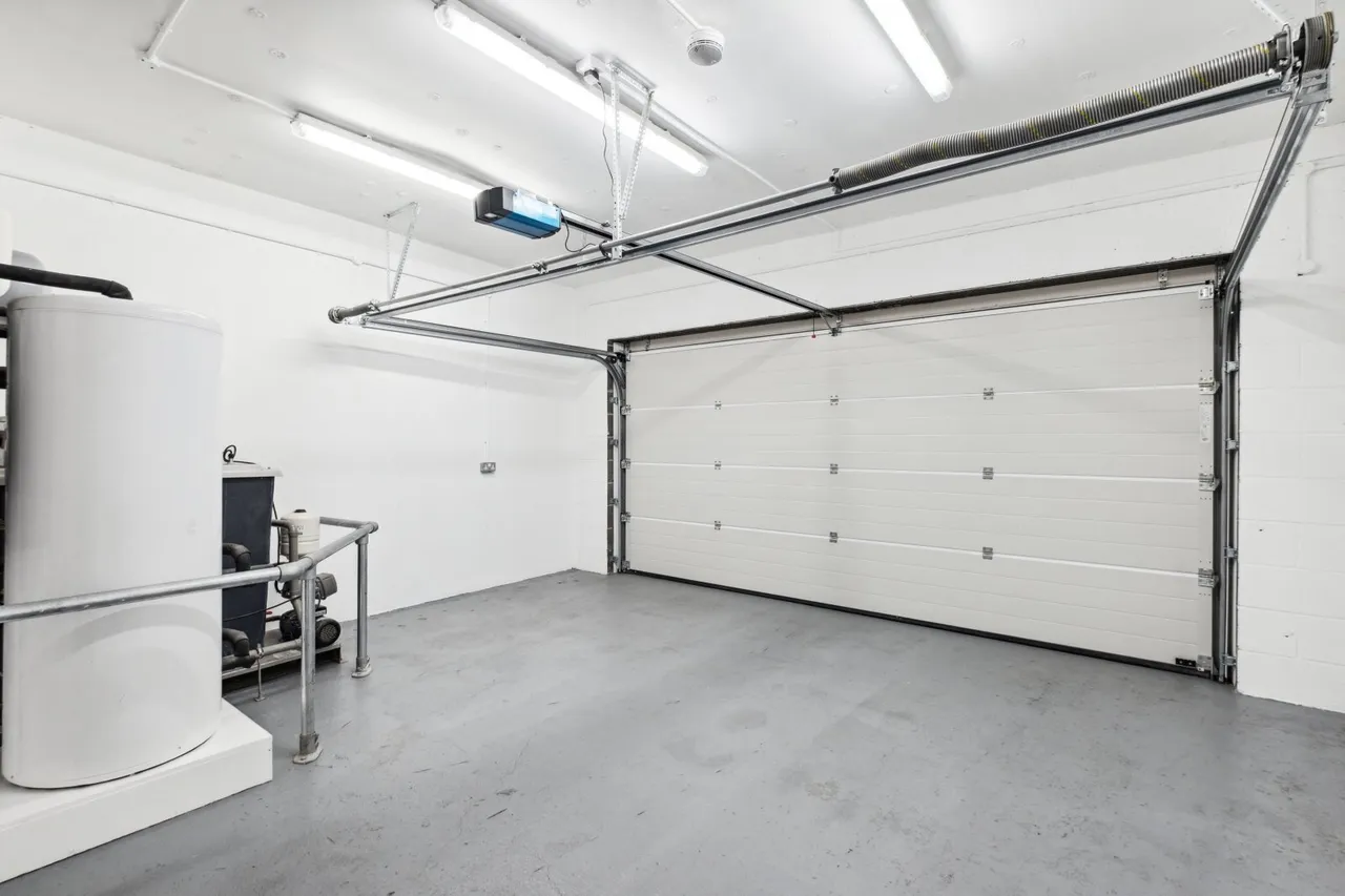 Gunnersbury Mews, London, W4, photo 10