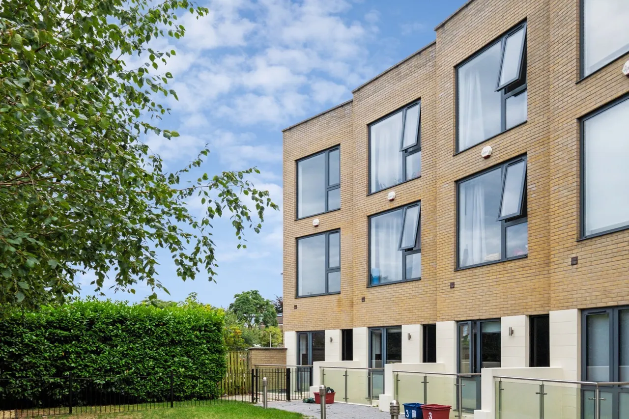 Gunnersbury Mews, London, W4, photo 2