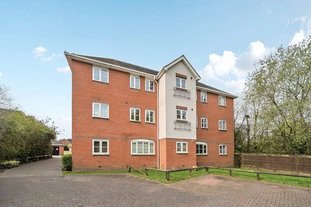 1 bed flat for sale, Doctors Acres, Hook, RG27