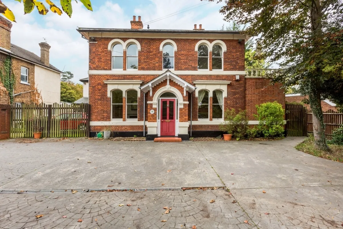 5 bed house to rent — Bath Road Taplow SL6