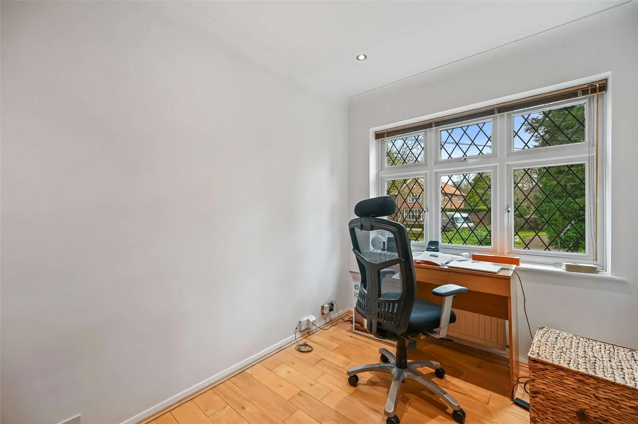 Hill Road, Northwood, Middlesex, HA6 2DQ, photo 6