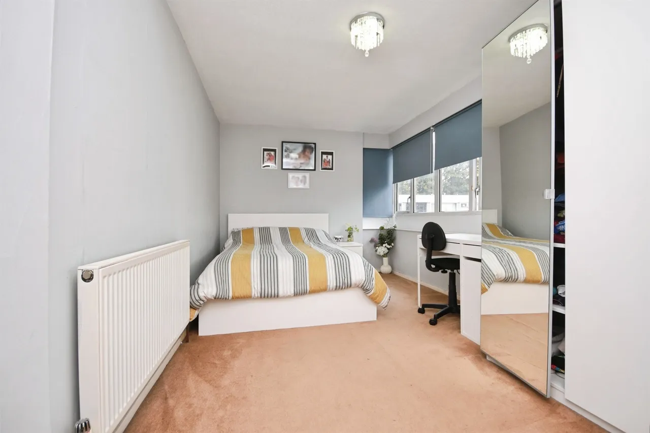 Cameron Close, Warley, Brentwood, photo 11
