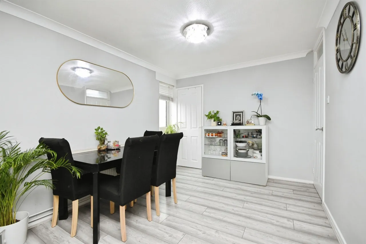 Cameron Close, Warley, Brentwood, photo 2