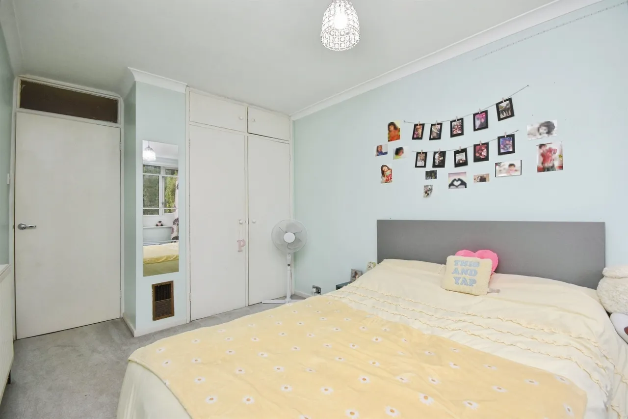 Cameron Close, Warley, Brentwood, photo 10