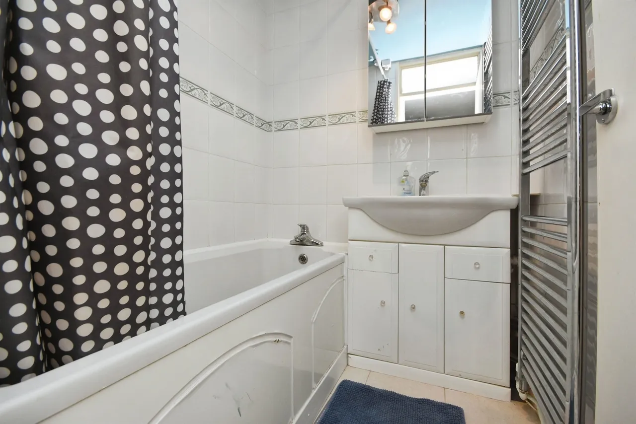 Cameron Close, Warley, Brentwood, photo 12