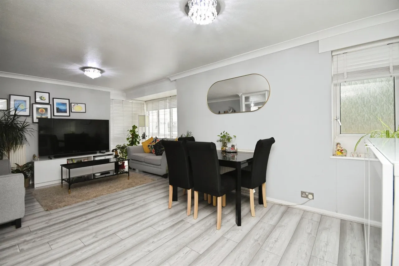 Cameron Close, Warley, Brentwood, photo 3