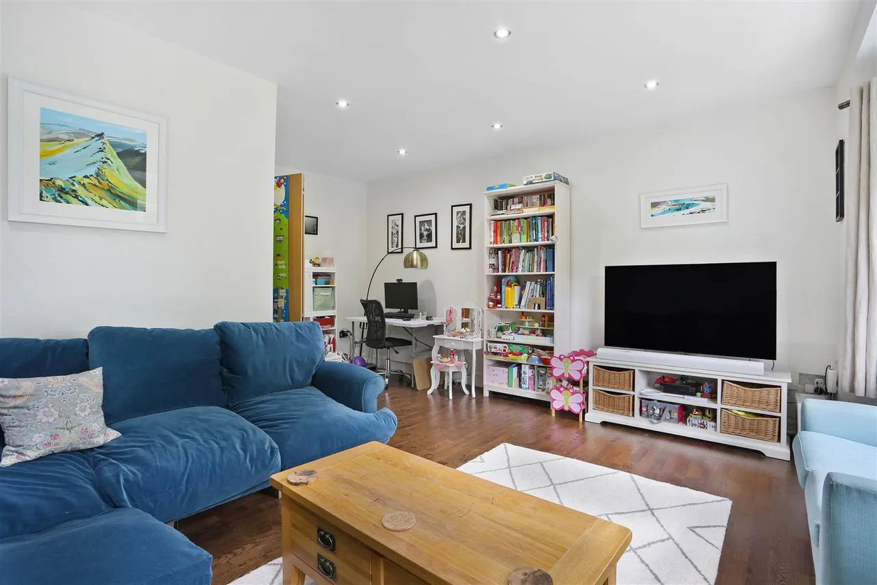 Hillbury Road, Warlingham, CR6, photo 5