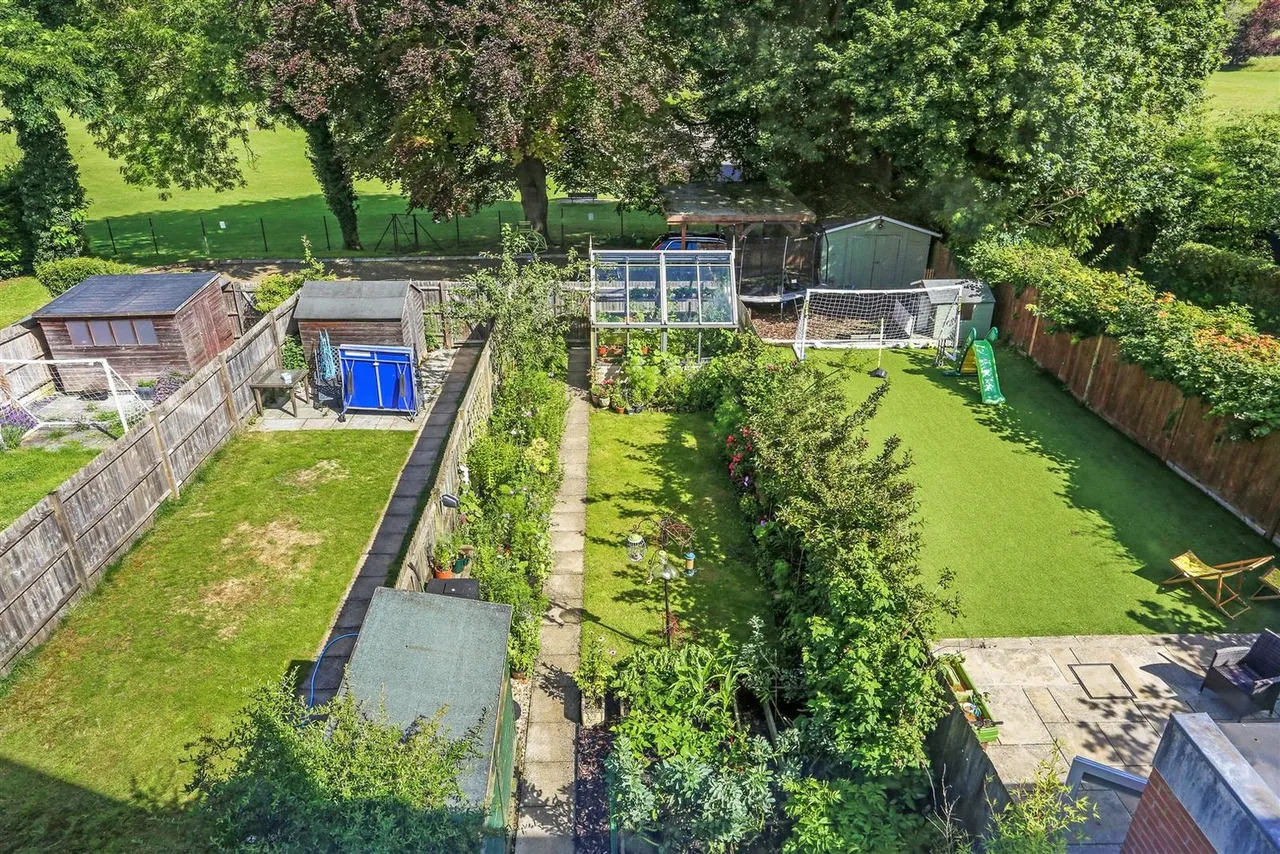 Hillbury Road, Warlingham, CR6, photo 2