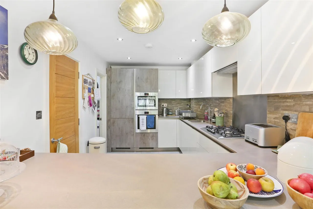 Hillbury Road, Warlingham, CR6, photo 6