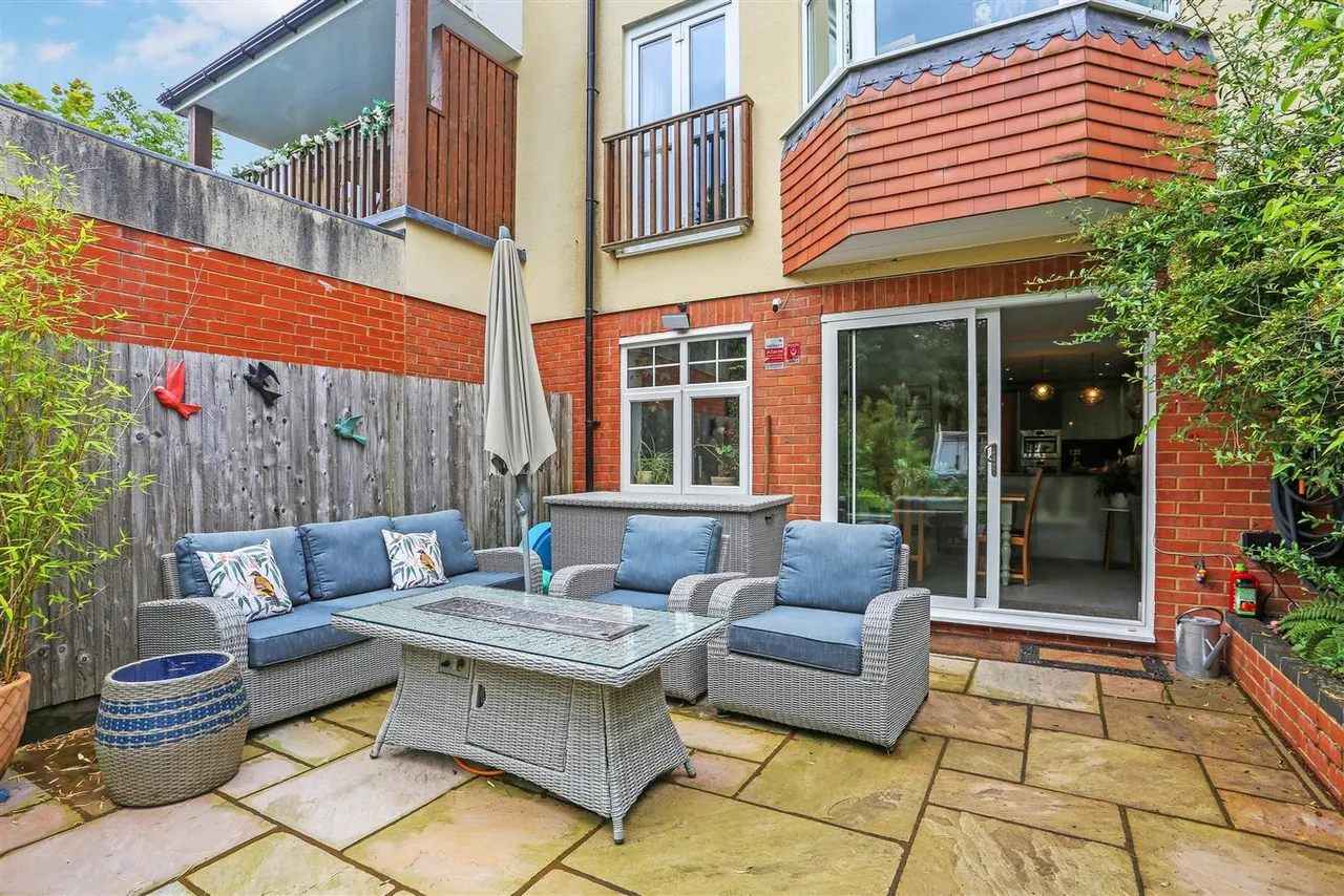 Hillbury Road, Warlingham, CR6, photo 11