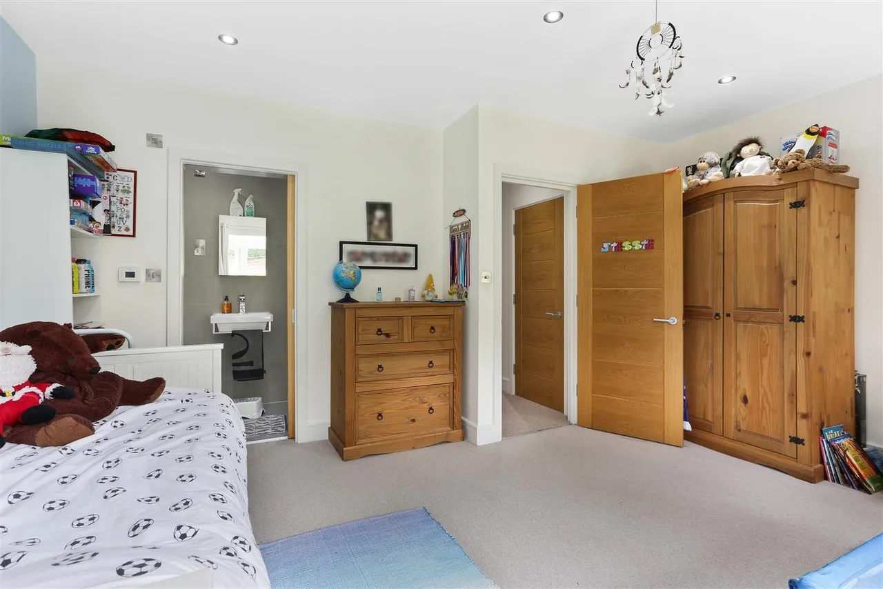 Hillbury Road, Warlingham, CR6, photo 17