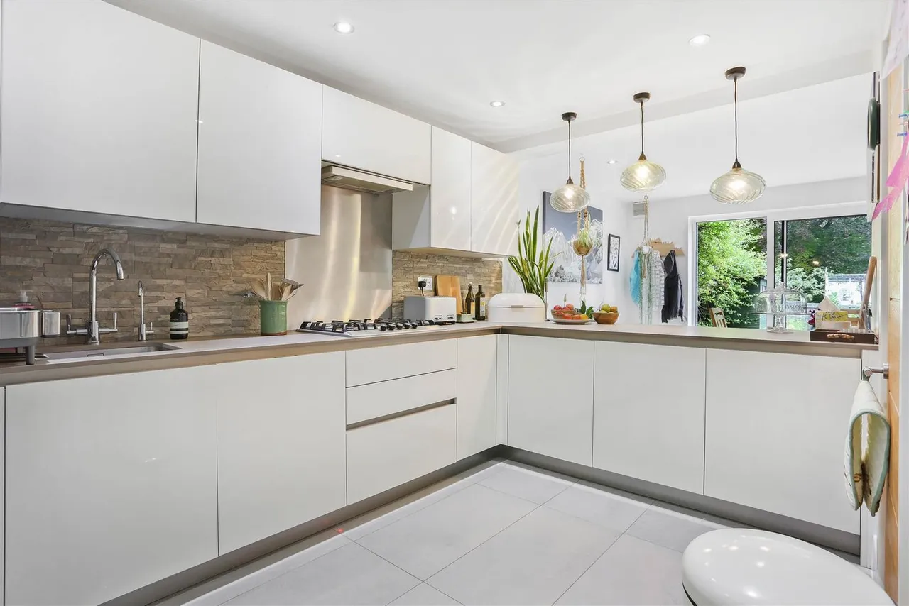 Hillbury Road, Warlingham, CR6, photo 3