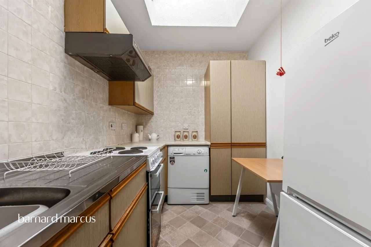 Bletchingley Close, Thornton Heath, photo 5