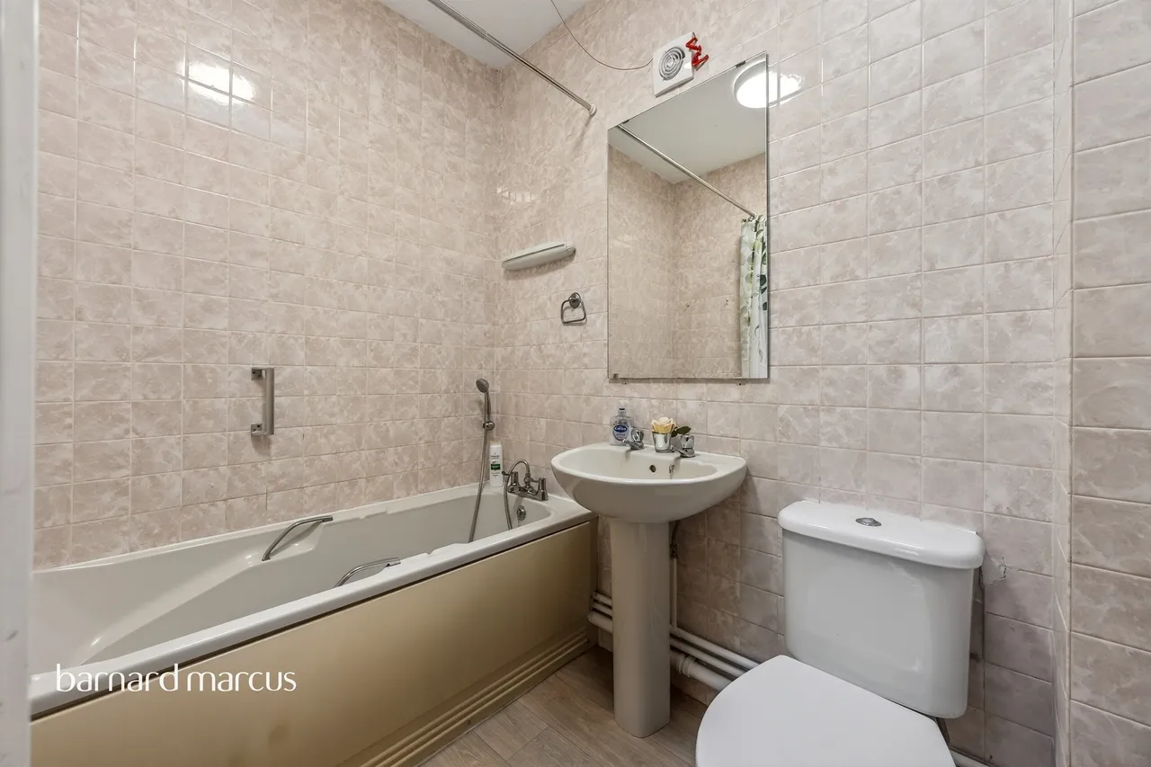 Bletchingley Close, Thornton Heath, photo 12